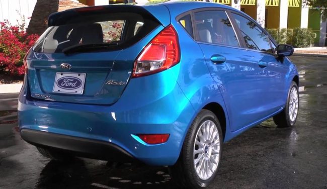phia-sau-xe-ford-fiesta